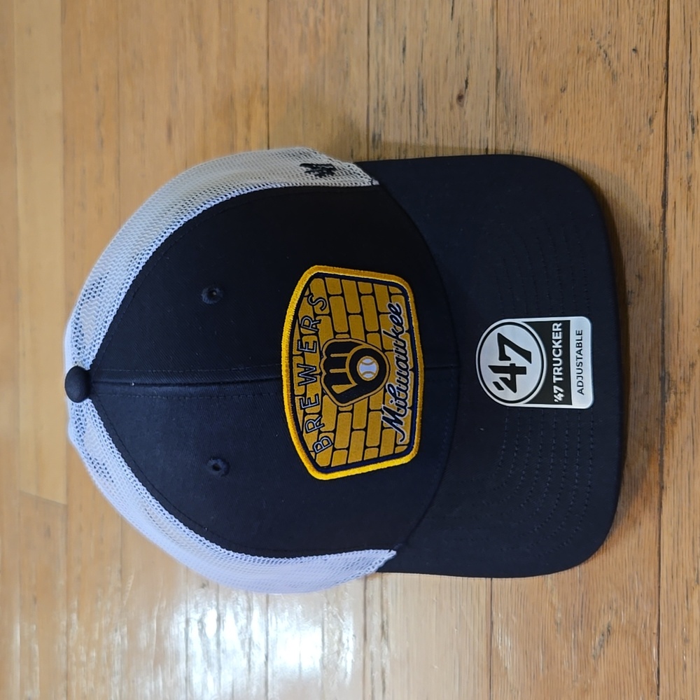 NWT Milwaukee Brewers Snapback Trucker Hat Cap